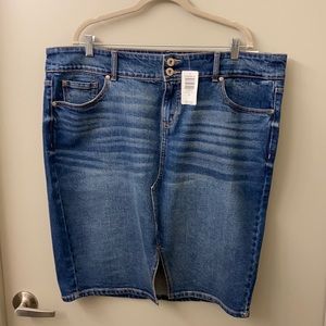 DENIM SLIT FRONT PENCIL SKIRT - MEDIUM WASH